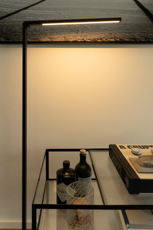 lukuli lounge schwarz beleuchtet Tisch, gerichtetes Licht per Sensorsteuerung