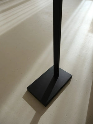 Flache Fußplatte lukuli lounge schwarz mit Akku, USB-C-Ladung, 2441 g stabiler Stand